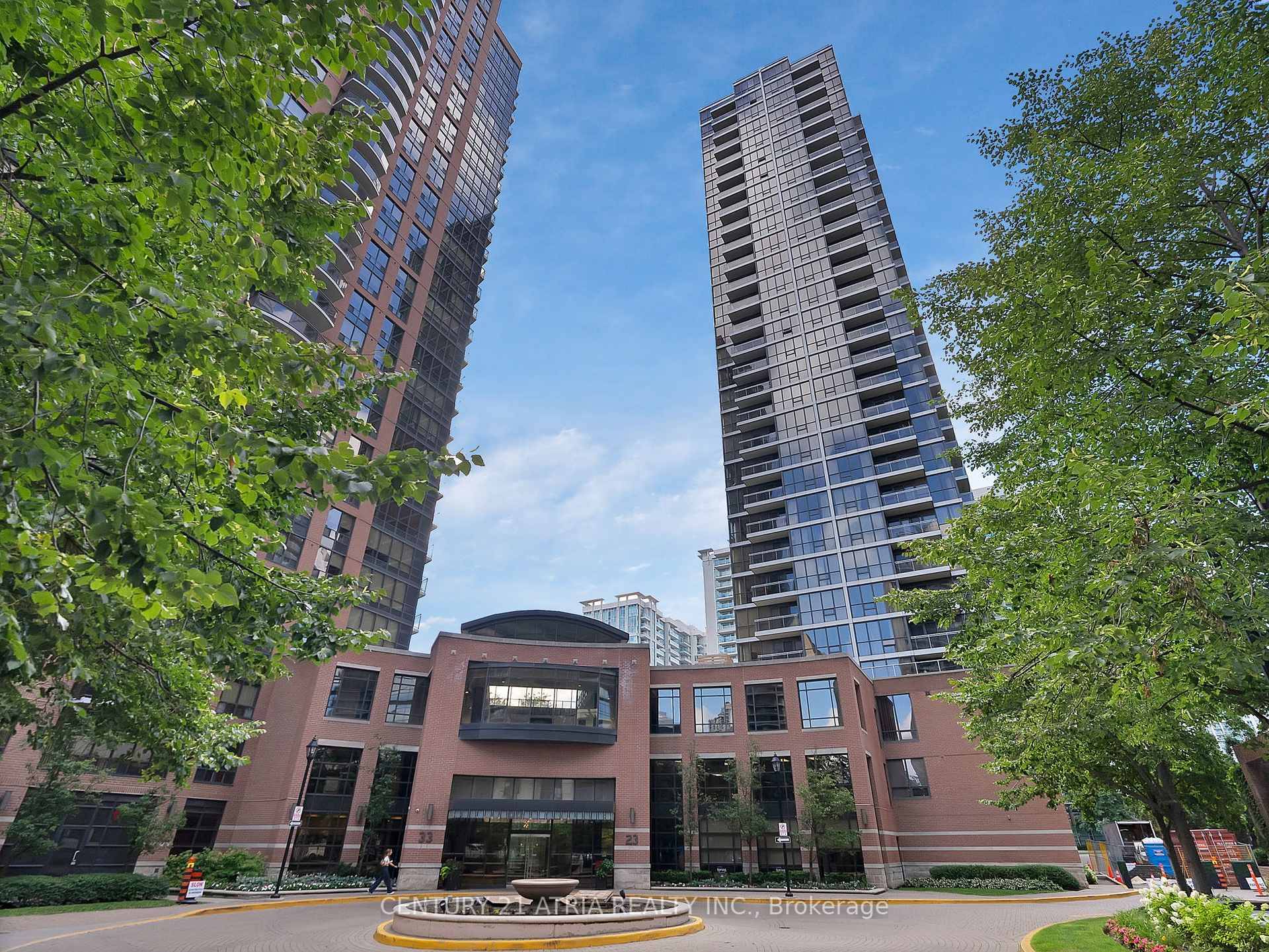 Great Opportunity To Own A Spacious amp ; Bright South East Corner Unit At Spring At Minto Gardens !