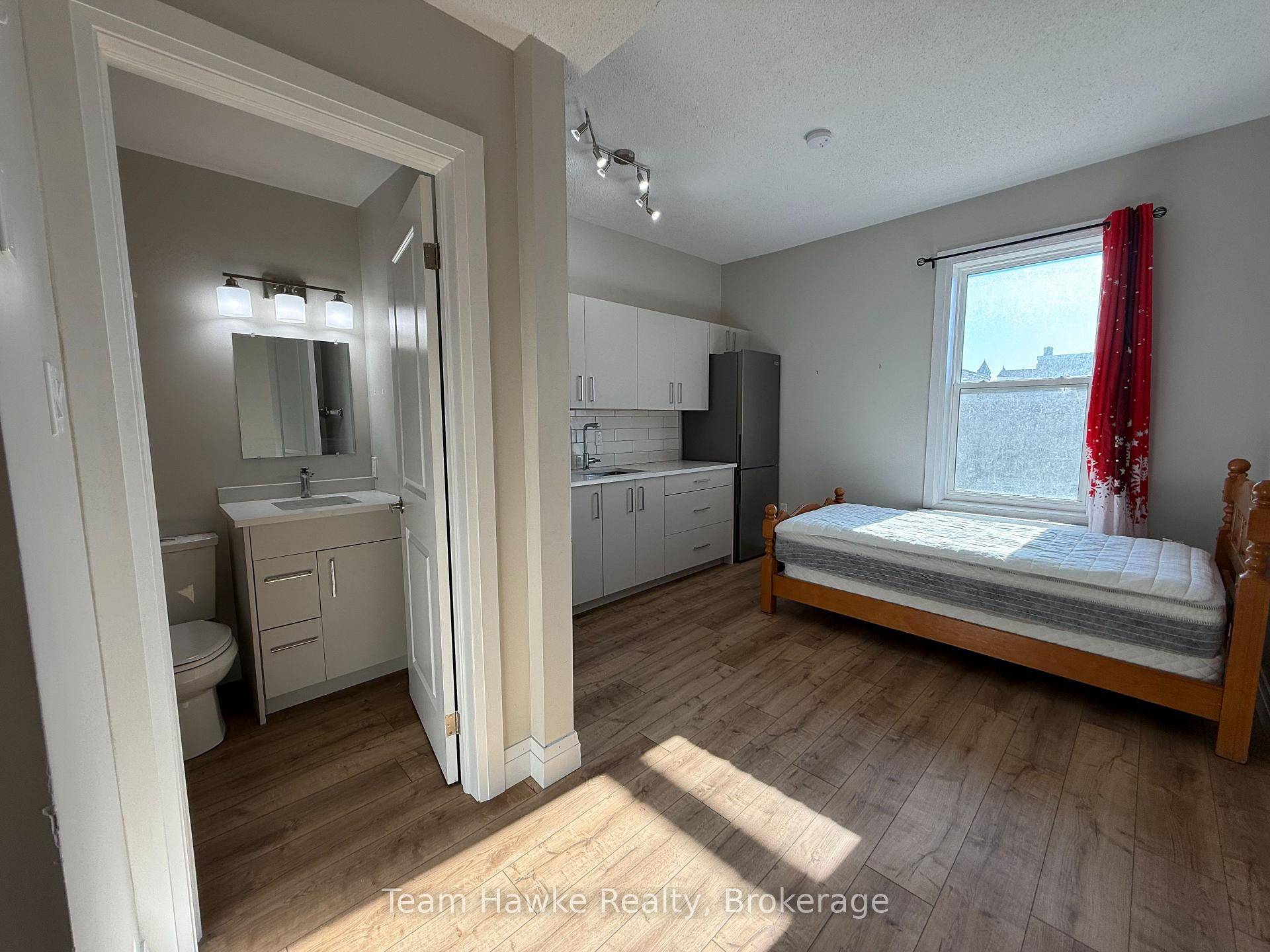 Bright and efficient 260 sq.