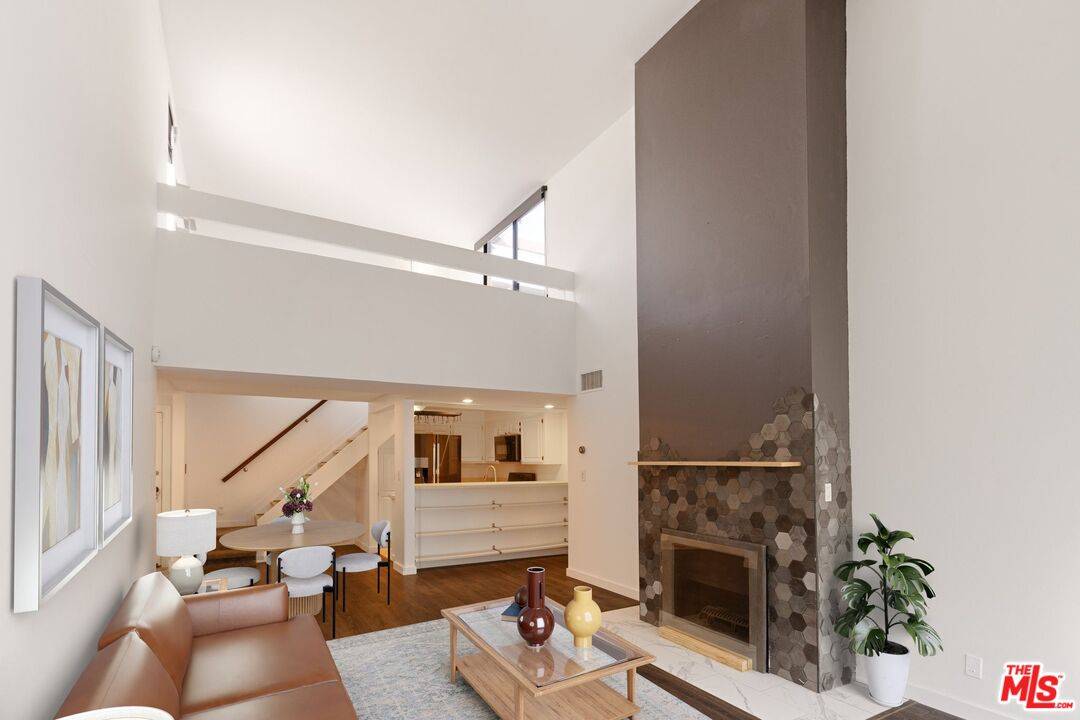 950  N Kings Rd 2BR Sunset Strip La
