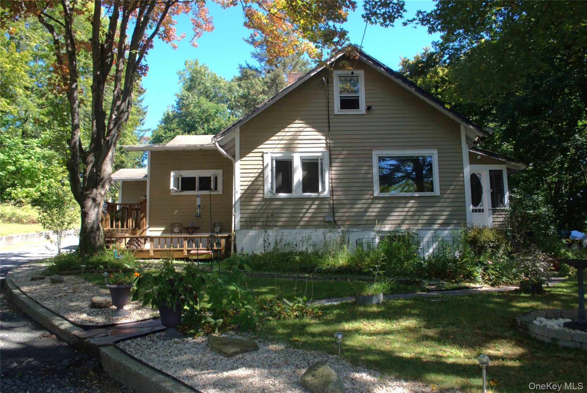 BEAUTIFUL HOUSE LOTS OF PROPERTY LOT SIZE 99 BY 220, LOTS OF OPPORTUNITY TO EXPLORE TWO CARS GARAGE, ALSO CAN FIT 2 MORE CARS NEXT TO GARAGE A LITTLE GEM ...