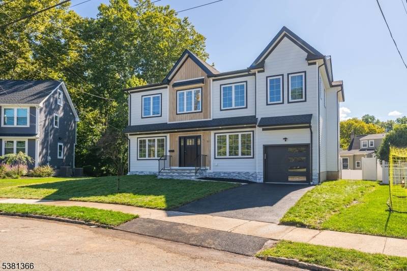 Here's your chance to call Cranford home in serious style !