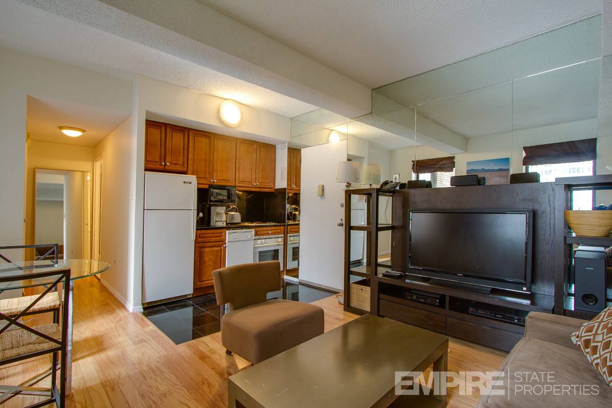 Live in the heart of MIdtown Manhattan !