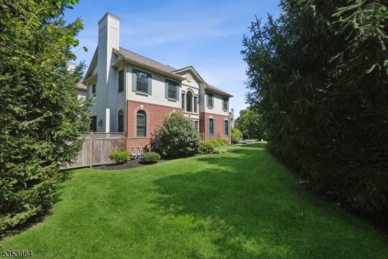 Stunning, move in ready end unit town home in the beautiful community of 'The Villas' conveniently located to NYC trains, shopping, quick access to major highways airports.