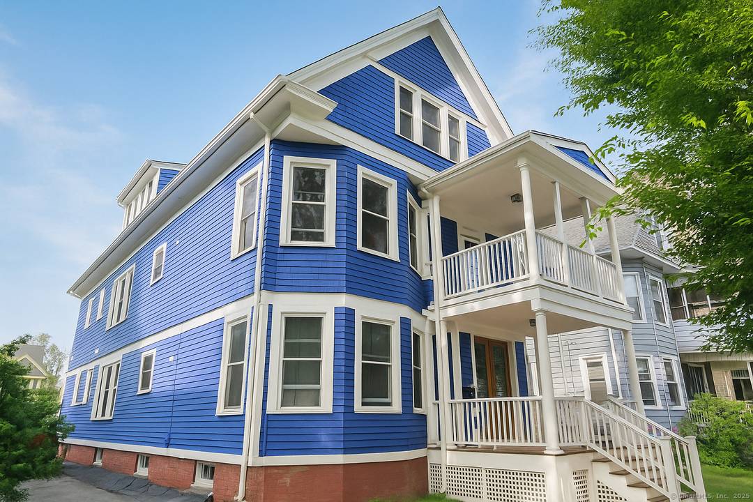 Architect designed, full second floor furnished apartment porch in East Rock !