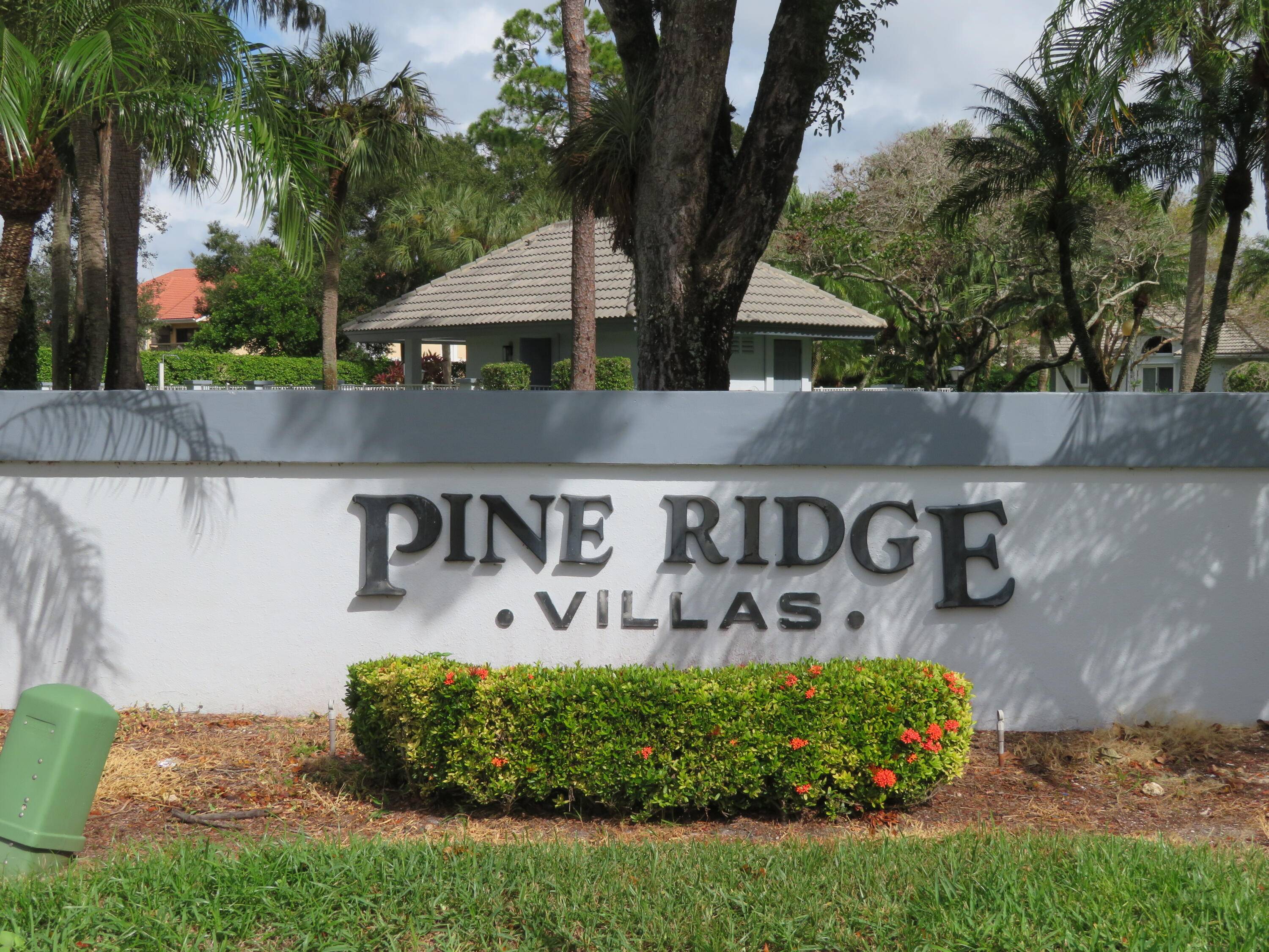30K PRICE REDUCTION ! ! Single family home in North Central Springs quiet small community, located close to major highways, schools, restaurants and shopping.