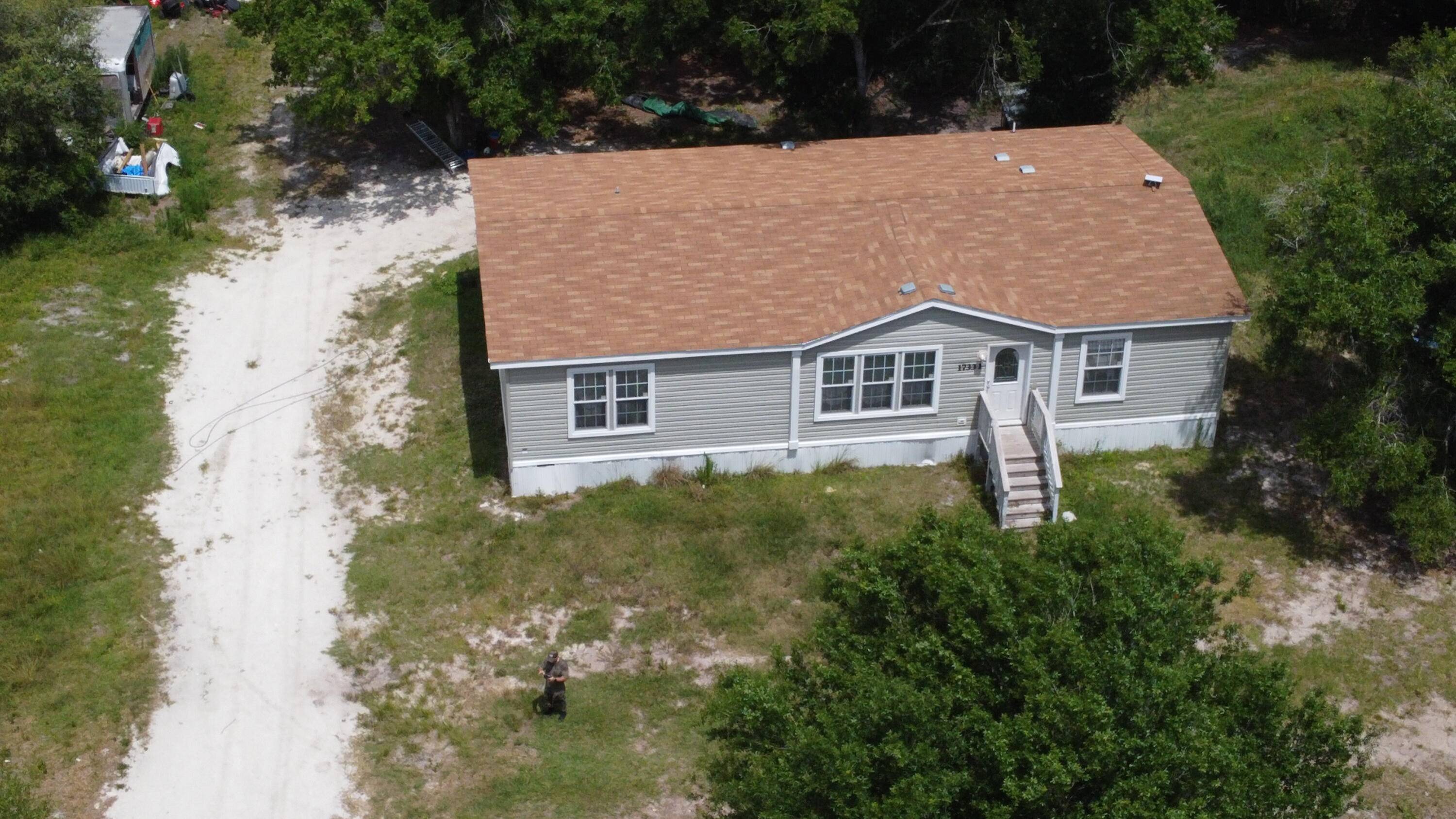 This Quaint Jacobson 2022 Manufactured 3 2 home, sits nicely on 1.
