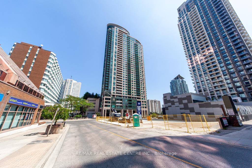 Shy of 700 Sqft with balcony, Sun Filled Unit On The 27th Floor With Unobstructed Southeast And Northeast Views Of Downtown Toronto, Lake Ontario And Pearson Airport.