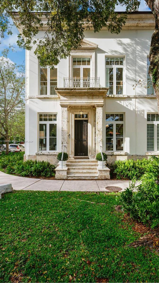 ROW ONE Almeria Row Phase I's Exclusive Corner unit, winner of multiple architecture awards, stands as one of Coral Gables' Premier Row homes.