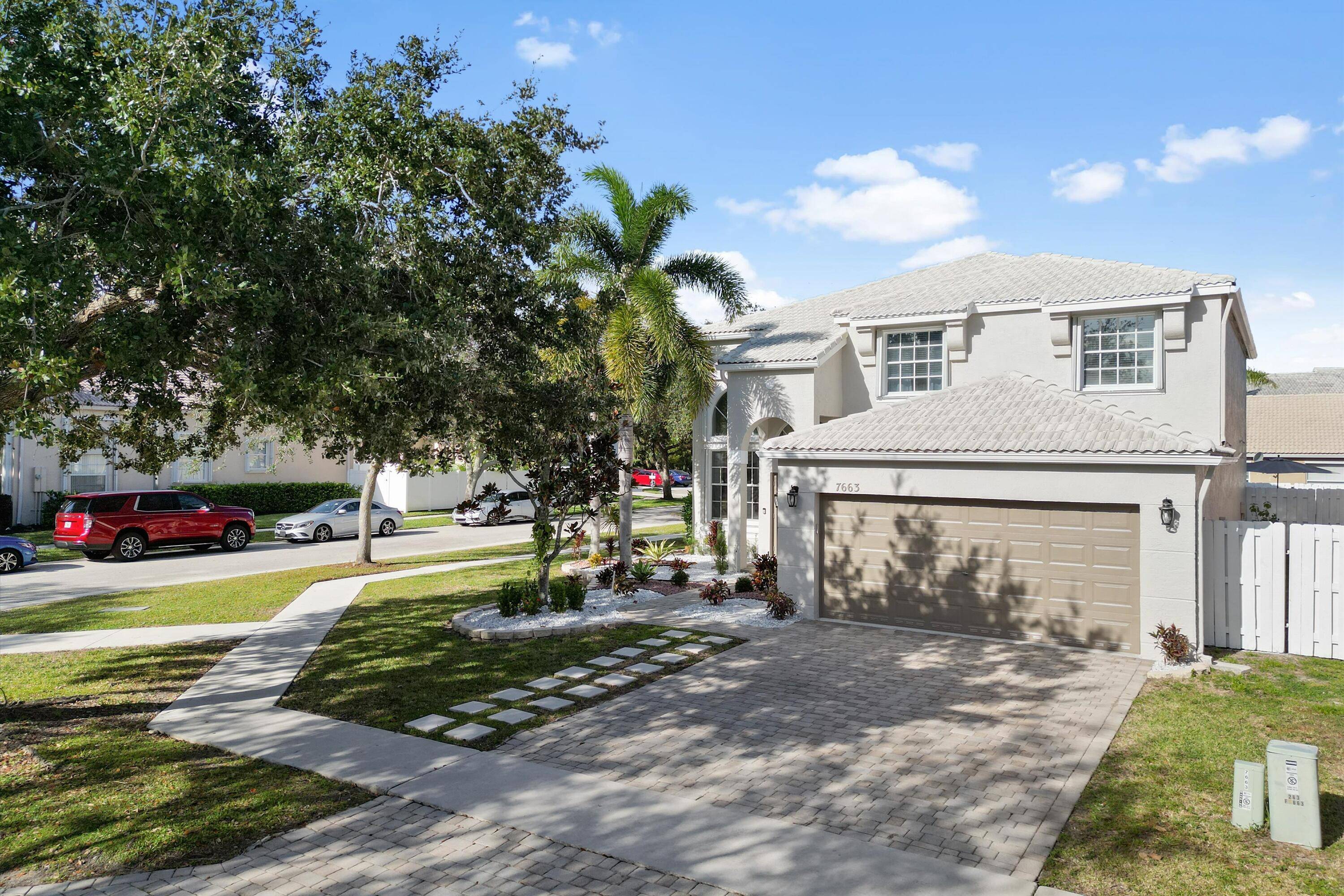 For Rent Beautiful Residence at 7663 Great Oak Drive, Lake Worth, FL 33467.
