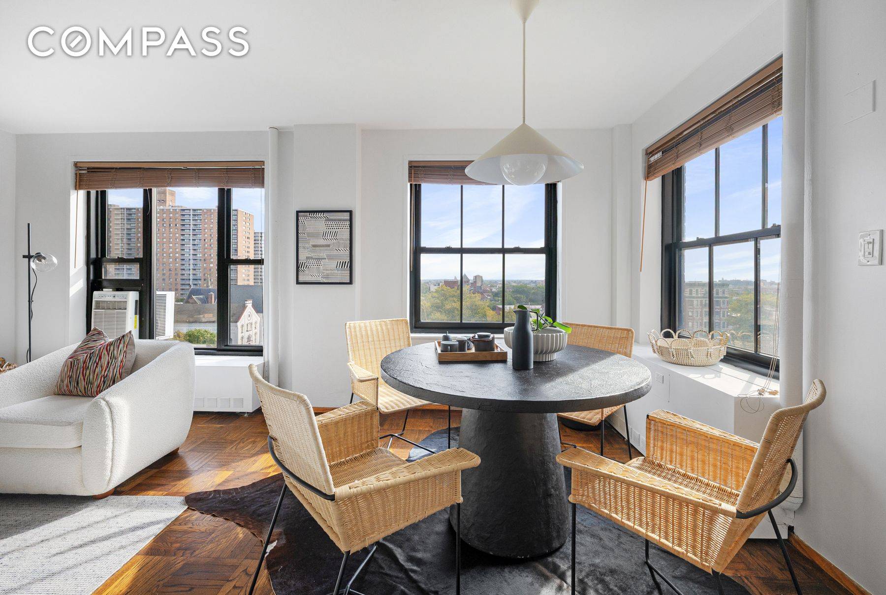 355 Clinton Ave Convertible 2BD Co op Renovated Layout Open Living Dining Prime Clinton Hill Location This charming residence offers a flexible layout that can easily be converted into a ...