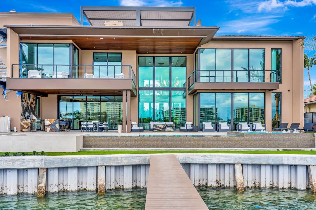 Experience brand new waterfront perfection in Jupiter, where the water truly takes center stage.