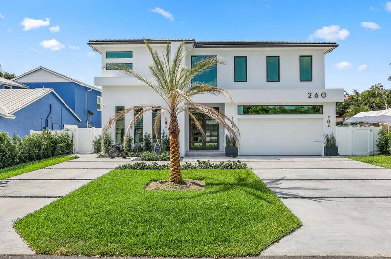 Ultra Modern East Boca Raton Masterpiece Steps to the Beach an steps from Mizner !