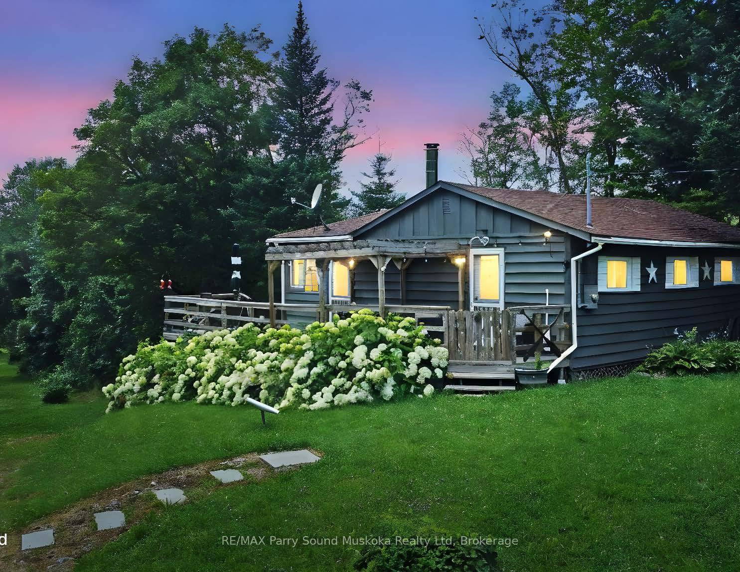 AFFORDABLE TURNKEY WATERFRONT COTTAGE !