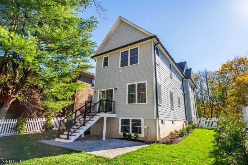 BRAND NEW AND READY FOR OCCUPANCY !