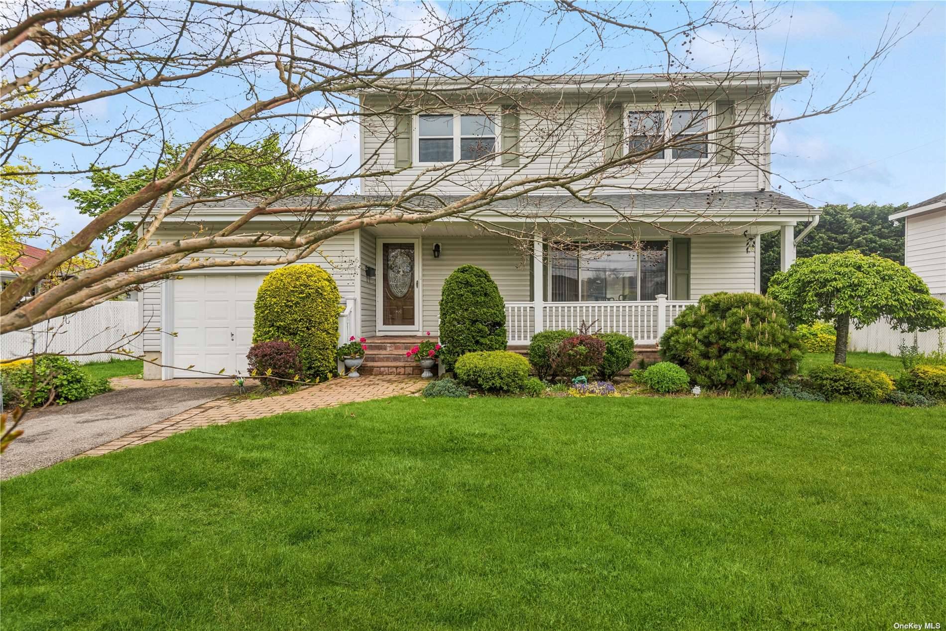 Prime Location ! ! You'll Love Living In Desirable Biltmore Shores Which Offers The Biltmore Shores Beach Club On The Mouth Of The Bay amp ; The Marina !