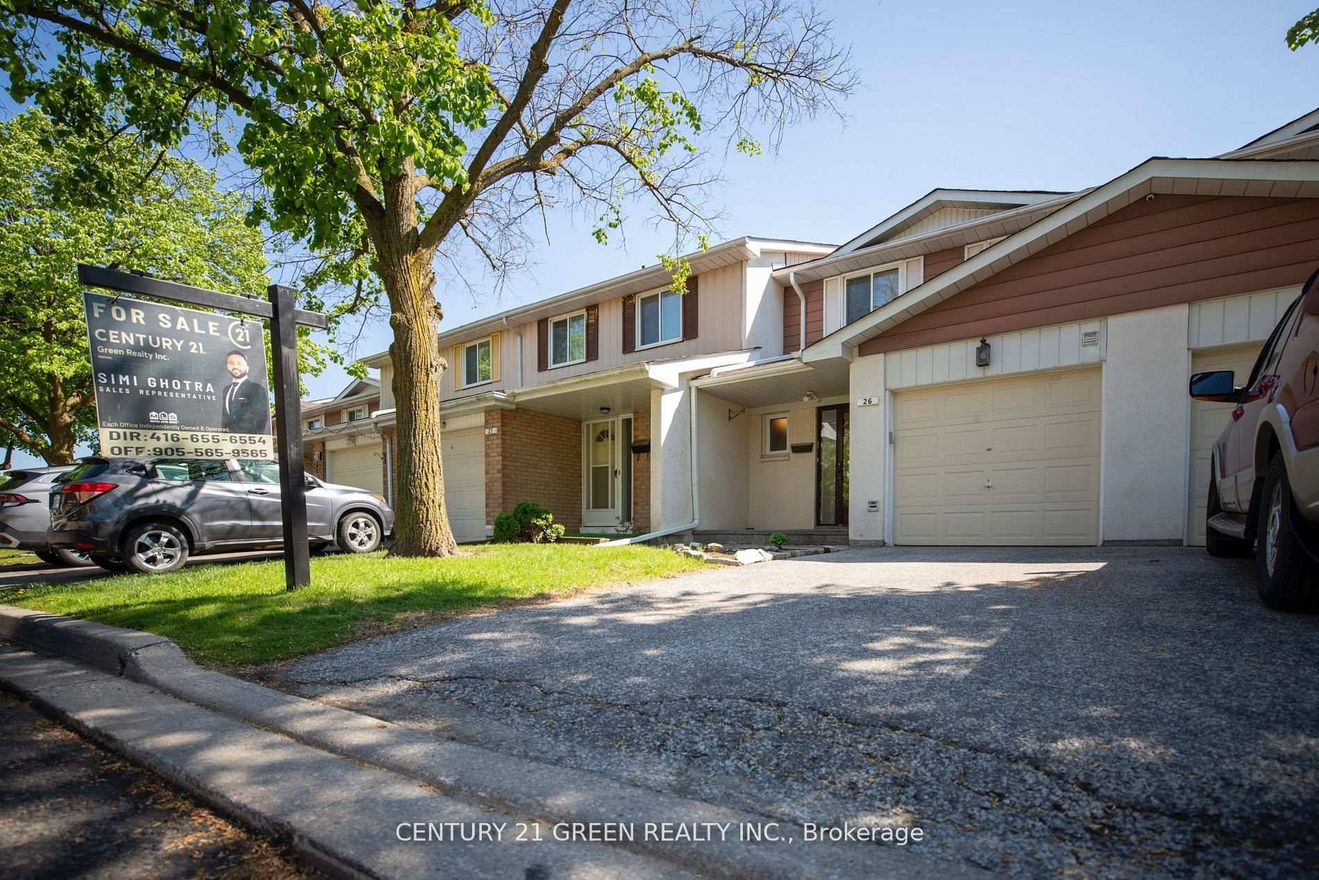 Welcome to 26 Carisbrooke Crt, a stunning townhome in the highly sought after Central Park community !