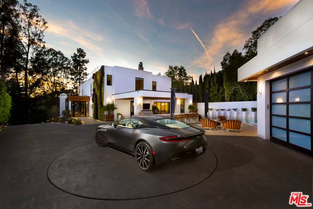 1060 WOODLAND DR Beverly Hills Post Office | B.H.P.O. LA