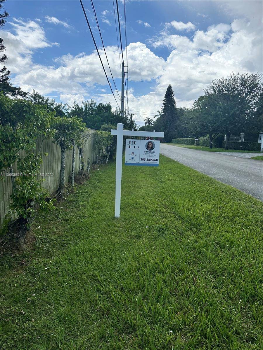 Prime Location Over 1 Acre !