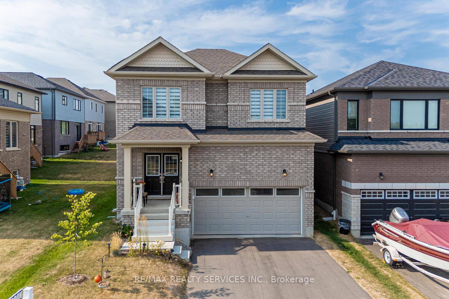 This Impressive Home Features 4 Bedrooms amp ; 3 Bathrooms, Perfectly Situated at the End of the Street with No Front Neighbours !