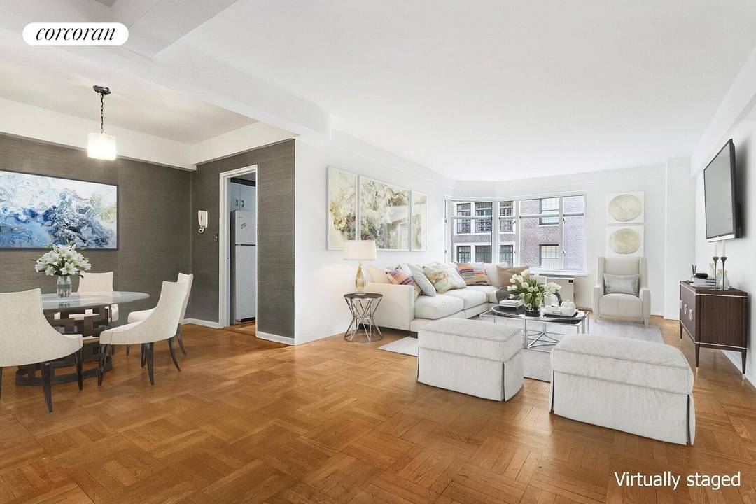 This generously proportioned 900 sq ft one bedroom enjoys a southern exposure over a tree lined street, with lovely side views of Park Avenue from its bay windows.