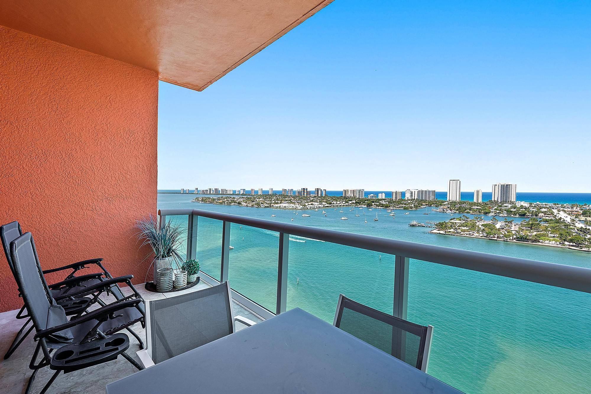 Discover luxury living at the Marina Grande Ocean Tower.