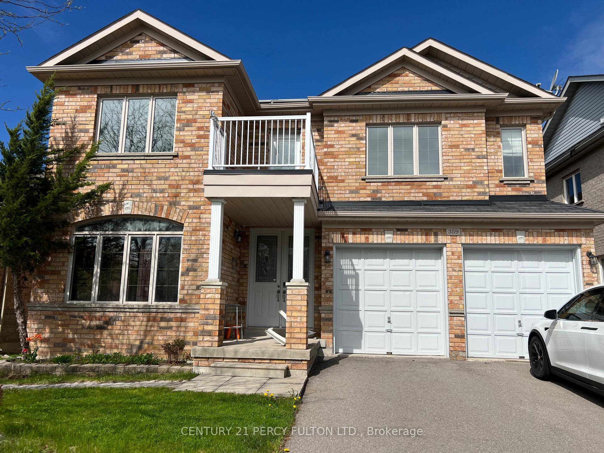 Beautiful 4 Bedroom Home Close To All Amenities, Upper Canada Mall, Trails.