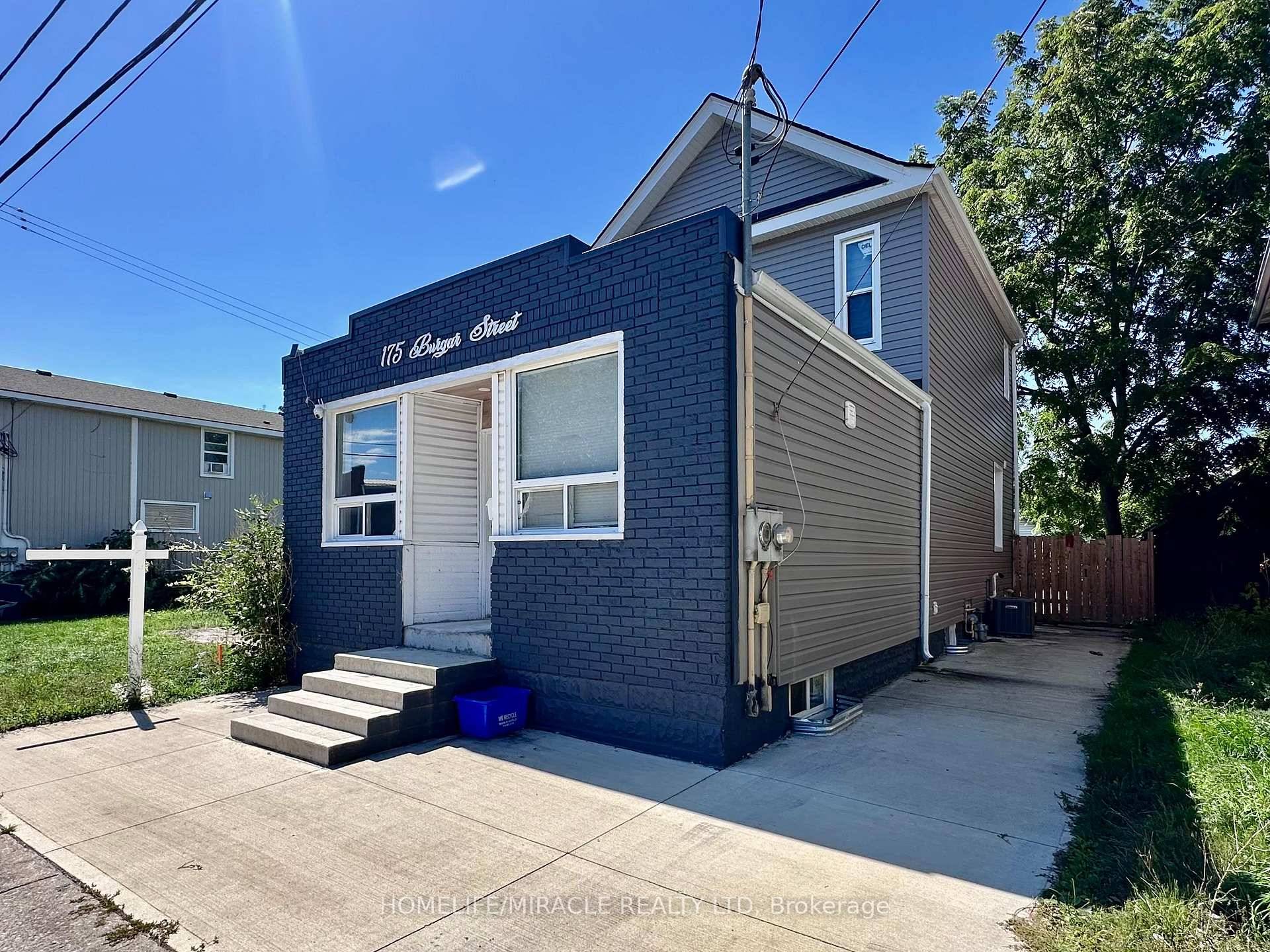 Turnkey amp ; fully renovated your dream 5 bed, 2 bath home in Welland awaits !