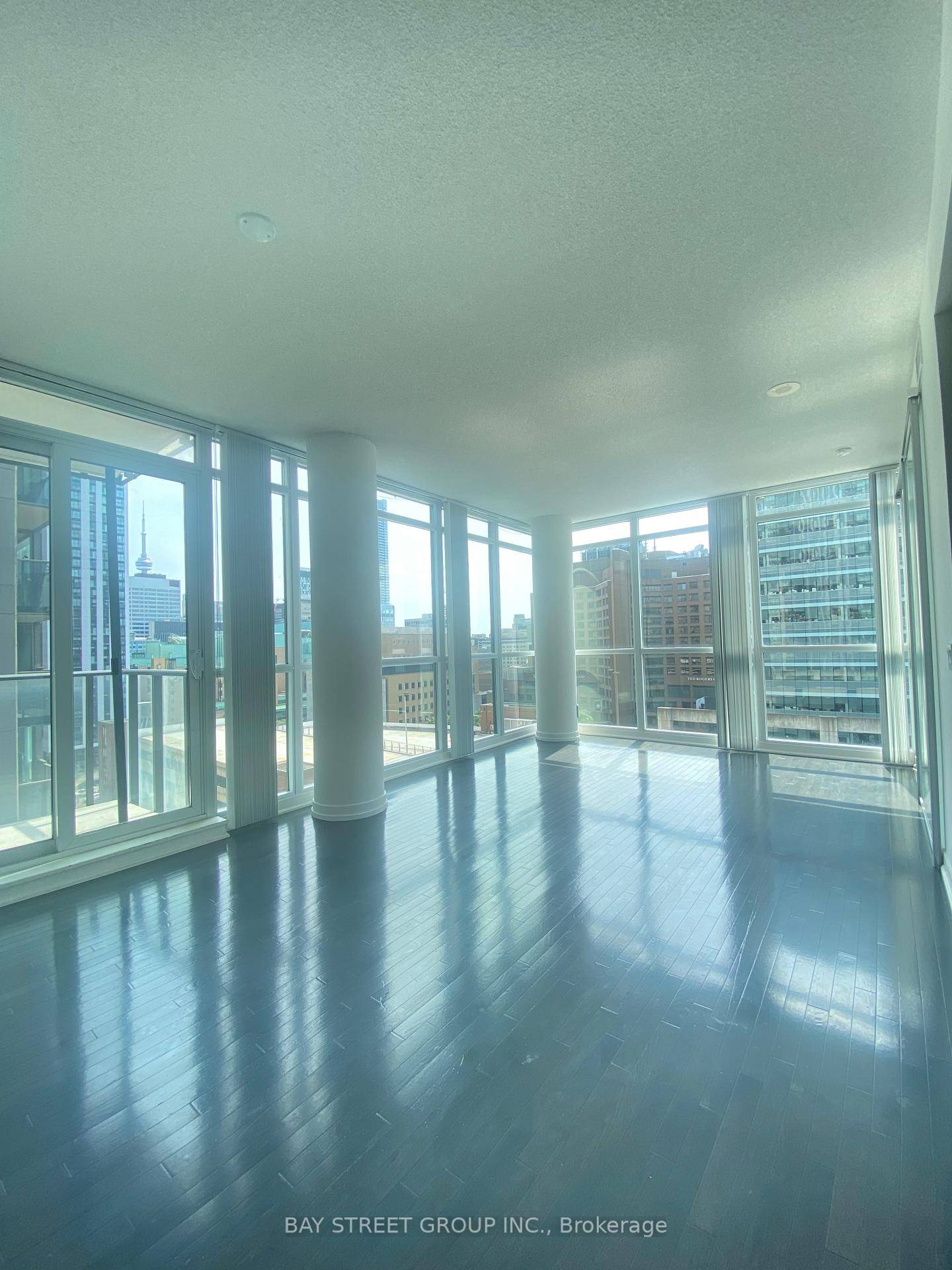 Bright amp ; Spacious Two Bedrooms Corner Unit Open Concept Hardwood Floor Through Out 9' Ceiling Open Balcony Granite Counter Top Ensuite Laundry Steps To Subway, Grocery, Hospitals, Queens Park, ...