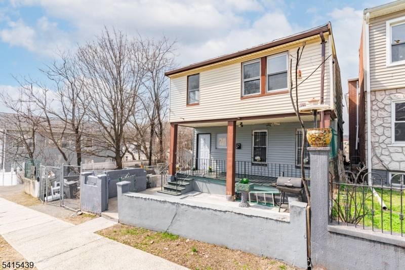 N 5Th St Paterson City New Jersey Two-Story