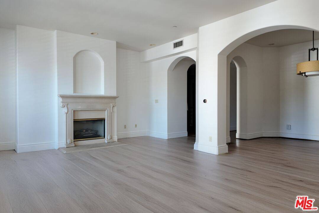 137 S Spalding Dr 3BR Beverly Hills La