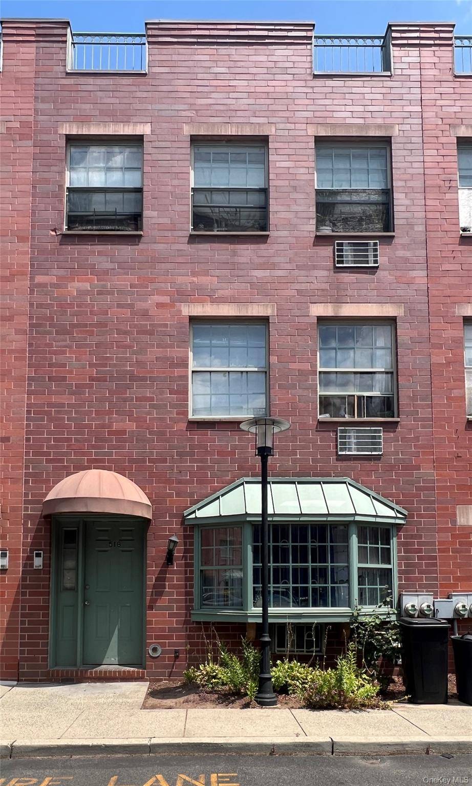 Excellent investment opportunity to purchase this 2 family property occupied in Brooklyn.