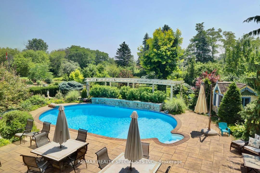 Strategic Buy Meets Lifestyle Dream Paradise Found at 5189 8th Line only 4 km from Eglinton Winston Churchill intersection.