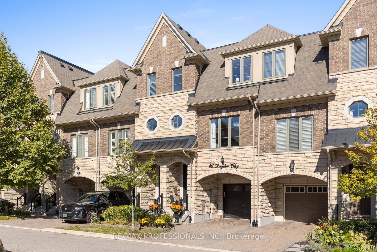 Deceptively large ! Stunningly elegant, executive freehold townhome with 3 1 bedrooms PLUS a private lower level nanny teenager suite with 4 piece ensuite and access to the fenced yard.