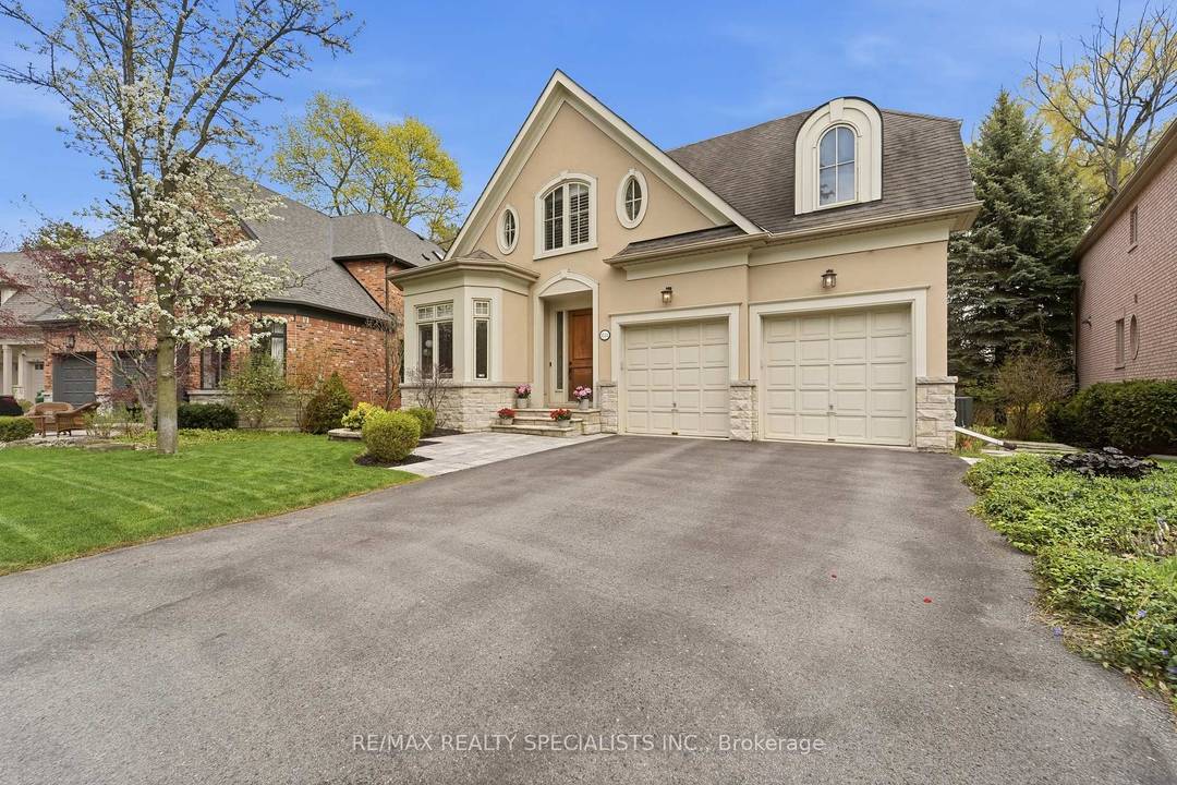 Situated on a private road in the heart of Lorne Park, this meticulously maintained residence by Legend Homes is on a premium pie shaped lot backing onto a lush, mature ...