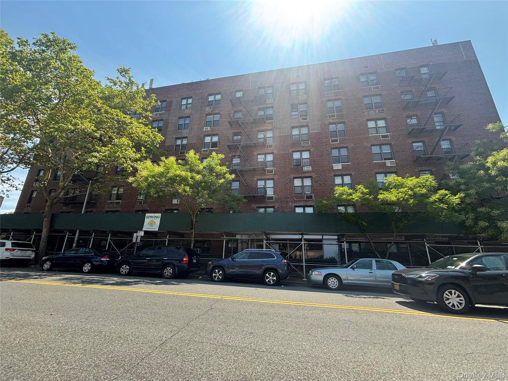 Welcome to this nice corner unit in a mid rise condominium building at a great location in Flushing.