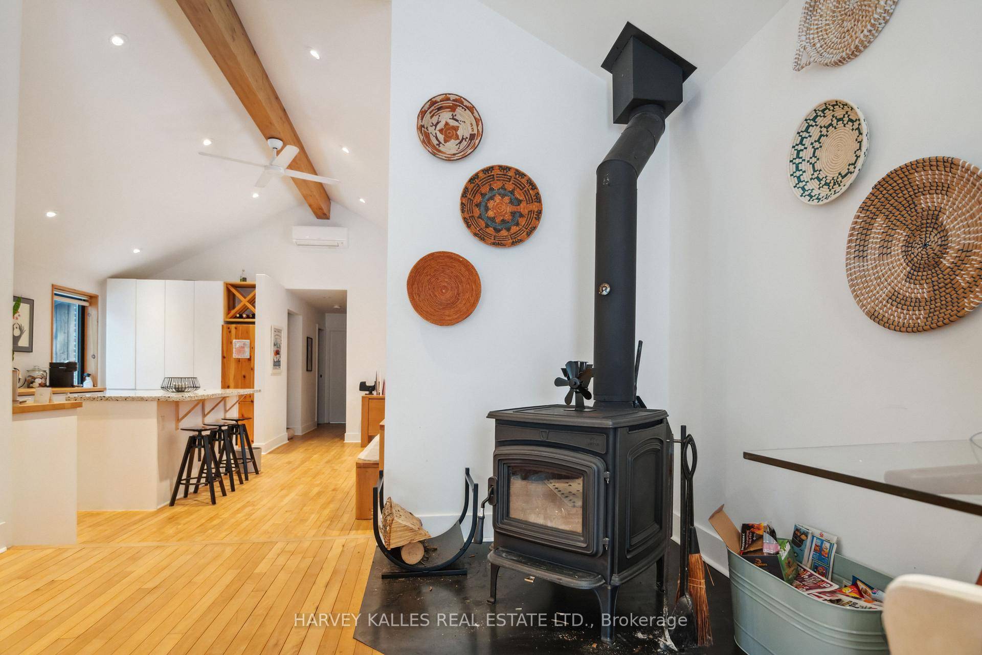 Elegant Century red brick two bedroom two bathroom Seasonal Rental in Collingwood.