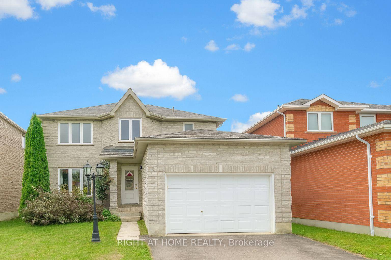 Beautifully Renovated amp ; Bright Detached Home For Lease !