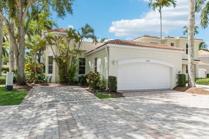 NESTLED IN A TRANQUIL NEIGHBORHOOD, THIS CHARMING 2 BR DEN, TWO BATH VILLA OFFERS THE PERFECT BLEND OF COMFORT, COZINESS AND STYLE.