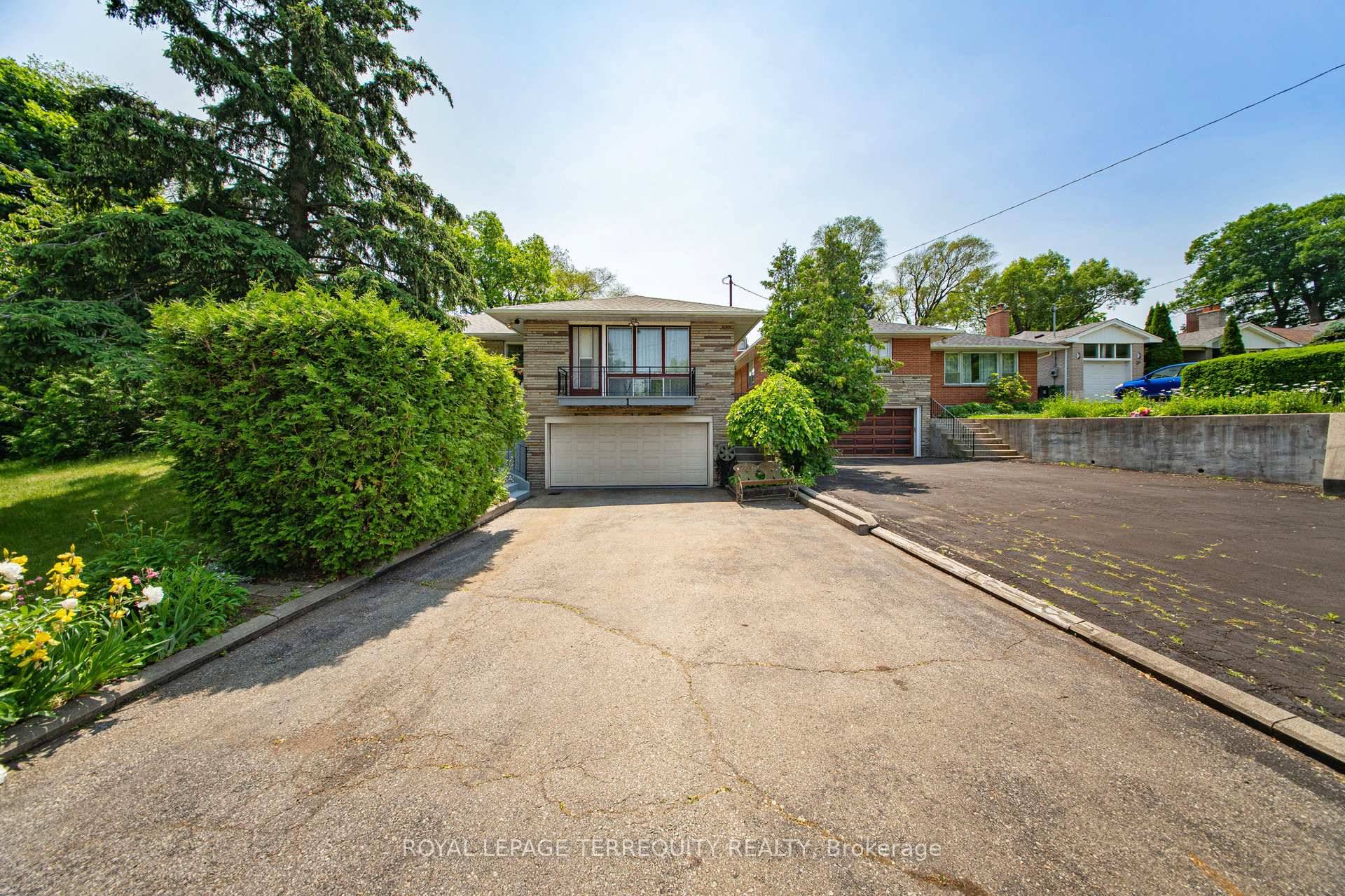 Sunnylea ! Live In or Build New in Prime West Toronto Neighbourhood.