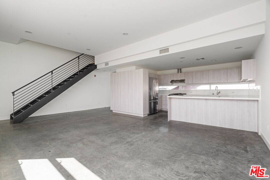 660 Rose AVE 1BR Marina Del Rey La