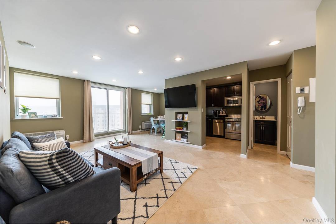 Spectacular Oceanfront 1 Bedroom, 1.