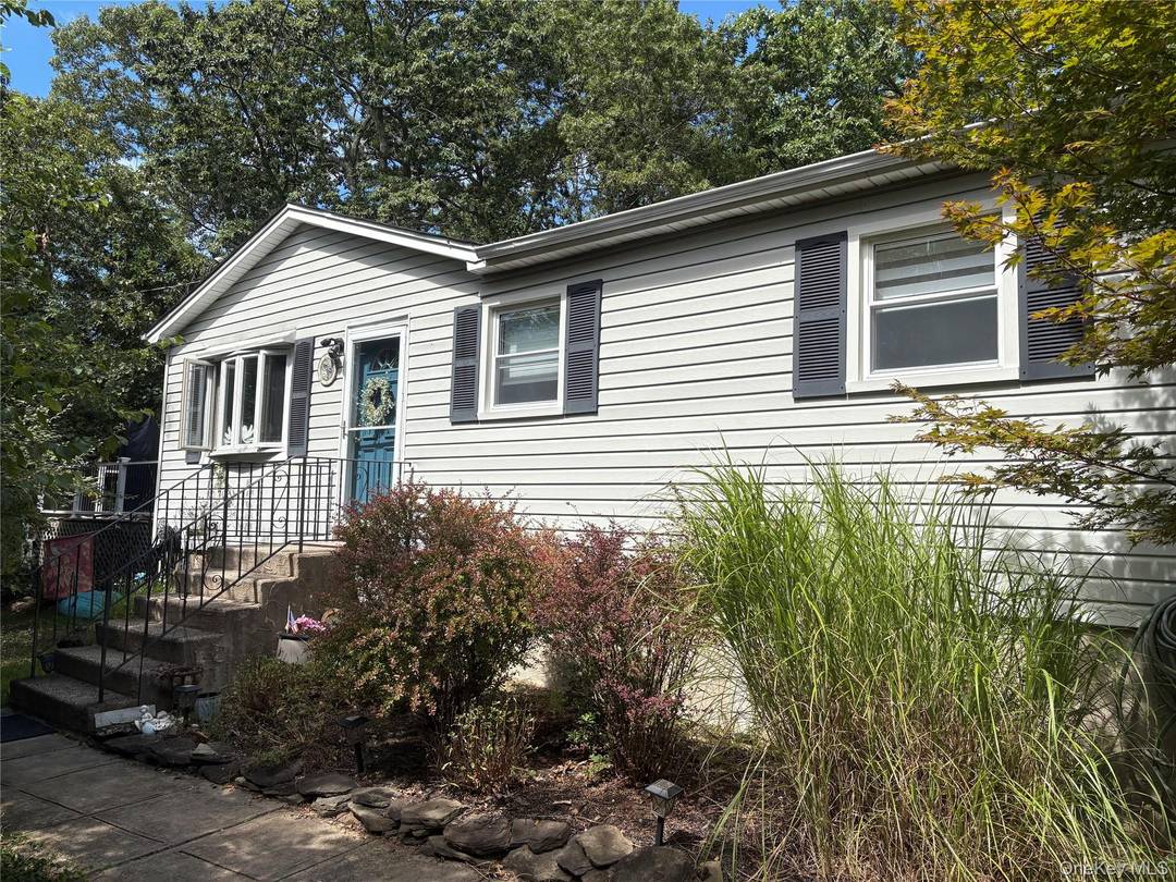 Fabulous and private setting on this well maintained ranch.