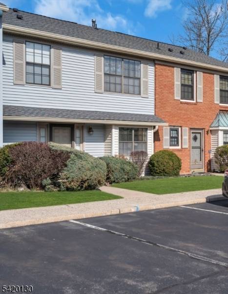 Welcome home to this well maintained 2 Bed 2.