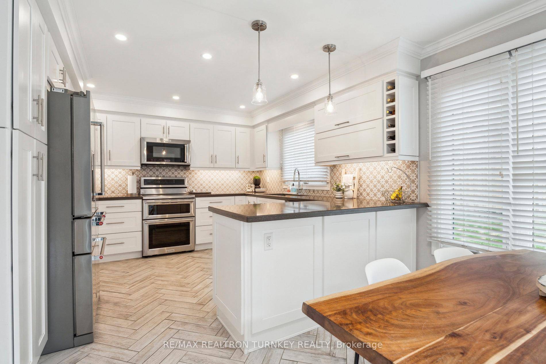 Stylishly Renovated 4 1 Bedrm Home on a 50 Ft Lot in Sought After Armitage Village !