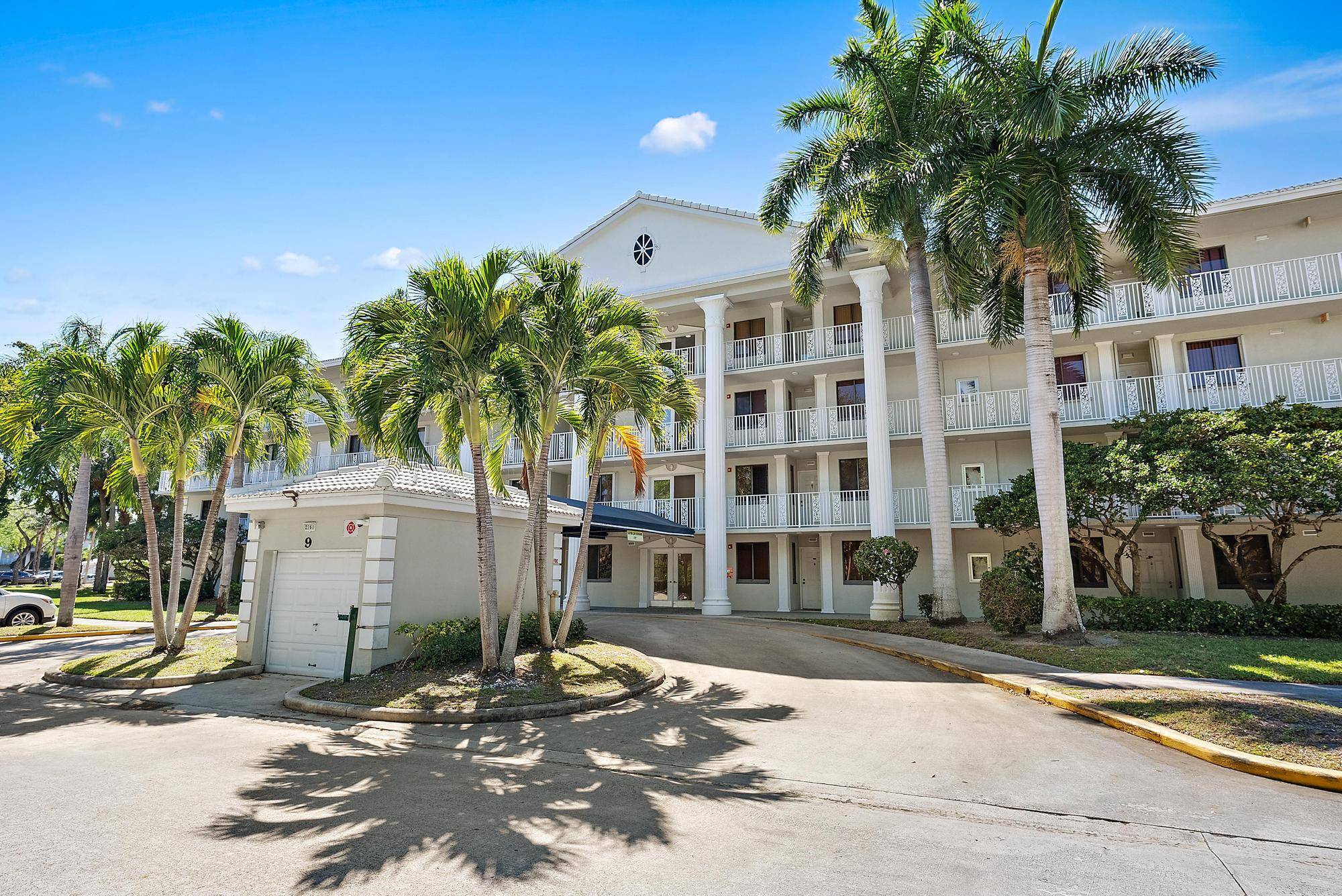 Welcome to this light filled spacious 2 bedroom 2 bathroom condo in the heart of West Palm Beach !