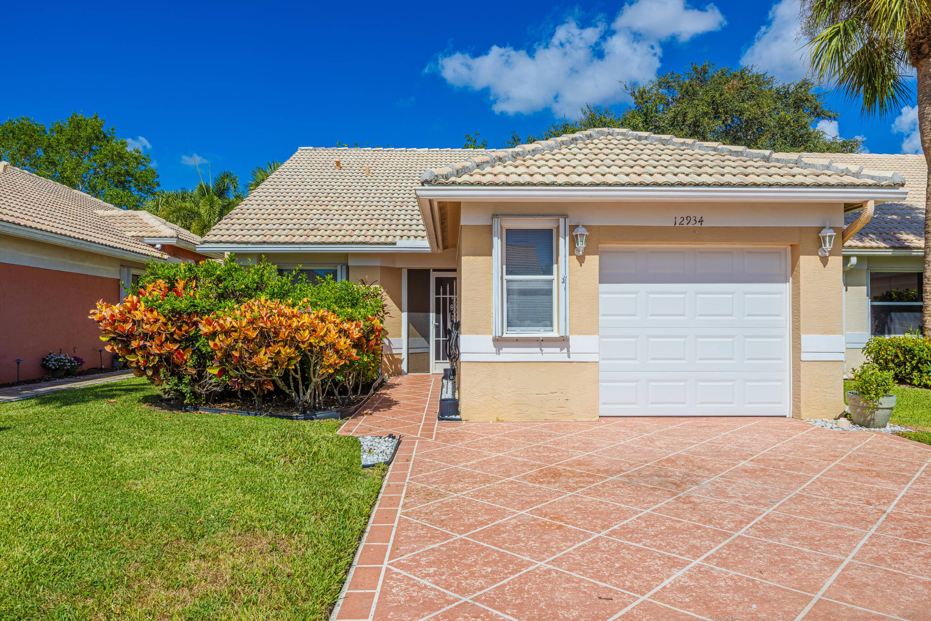 Welcome to this charming 2 bedroom, 2 bathroom single family home located in a desirable gated community with access to a pool and clubhouse.
