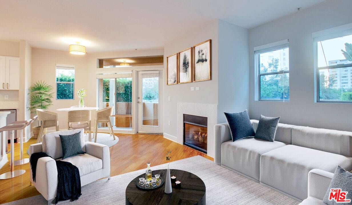 348 S Hauser Boulevard 2BR Hancock Park La