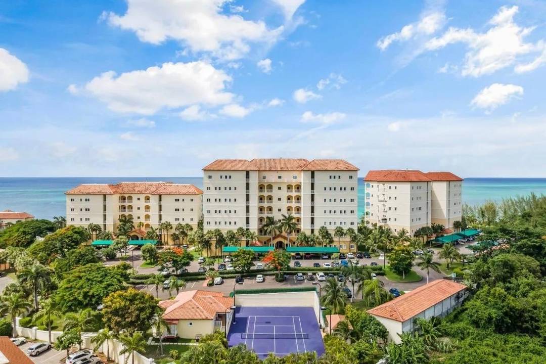 PENTHOUSE 1, B2 CAVES HTS Condo New-Providence