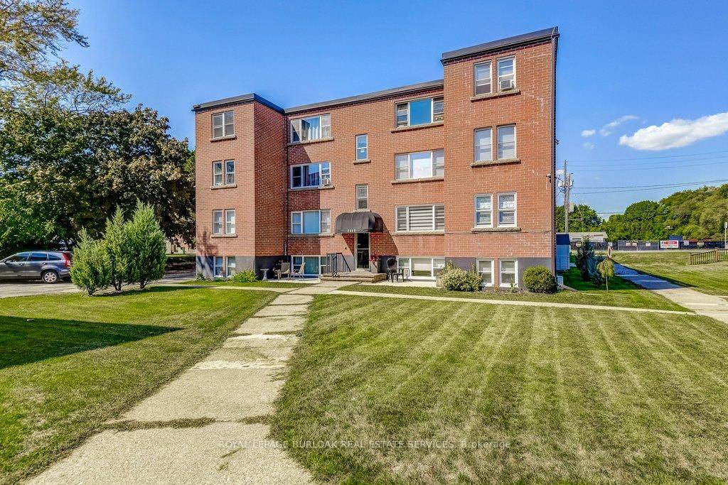 Discover unbeatable value in Central Burlington with this charming 2 bed, 1 bath condo offering 855 sq ft of comfortable living.