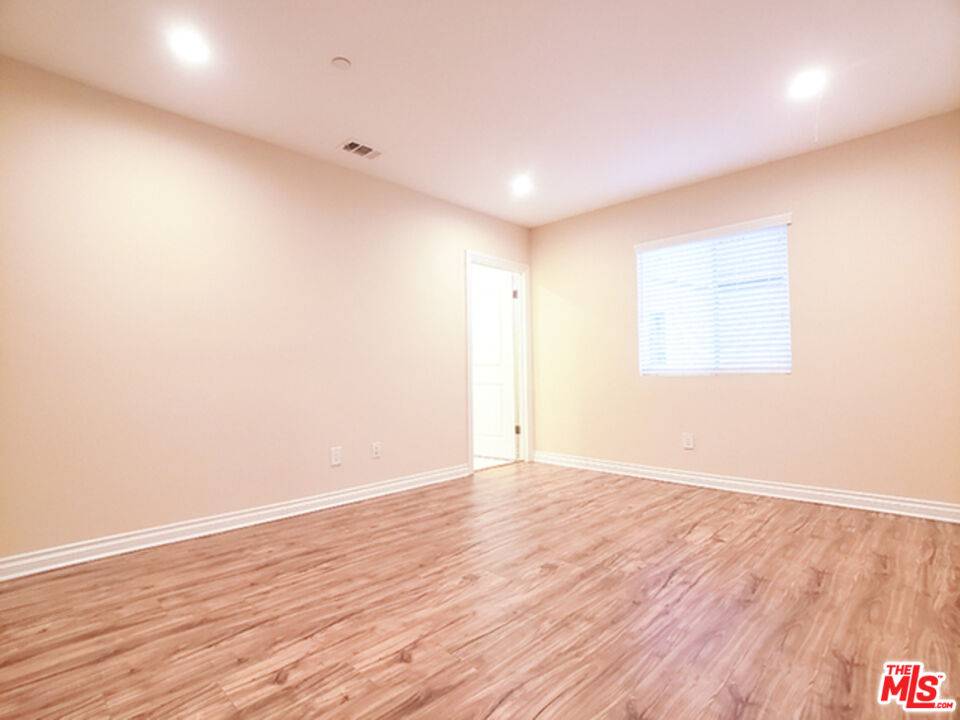1142  S Mariposa Ave 3BR La
